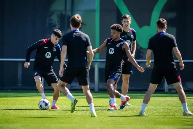 Joueurs du Barça s'entraînant au centre sportif du FC Barcelone sport.es